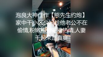 美甲店美女老板娘開店期間兼職撩騷,收銀臺下雙腿大開,勾引帥氣小夥來幹