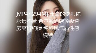 一王两后，帝王般享受！难得一见OF无敌巨乳大奶牛【hhh1231】最新啪啪长视频，肏一个手还玩一个，双波霸玩到虚脱 (1)