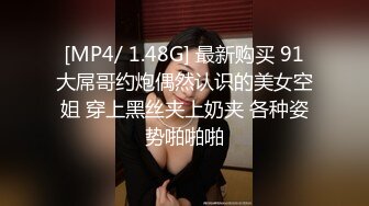 这么年轻就生孩子了，哺乳期，还能挤出奶水来，高颜值，小骚逼特写水多