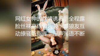 周末表妹来家里玩透过门缝偷窥她洗澡竟然一边洗澡一边用我的刮胡刀刮毛