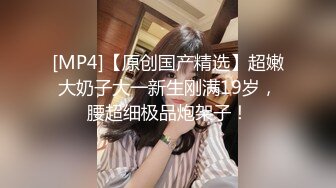 商场女厕蹲守珠宝店的黑丝高跟美女3肥美的黑鲍鱼 (1)