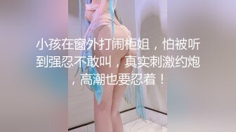 偷拍叼着香烟进来的老板娘