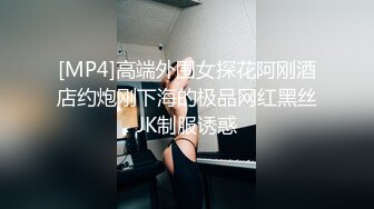 【最美女团】风骚眼镜妹被大屌狂操直顶子宫爽到咬紧嘴唇