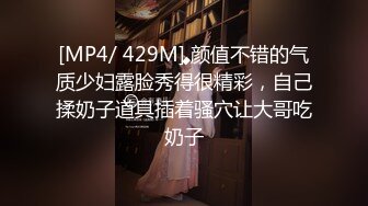 科技园蹲守黑T恤披肩发妹子发白的唇肉从茂密的黑逼毛中露出