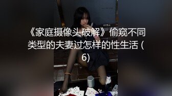 穿着丝袜的大妈在厨房就忍不住玩自己老穴了