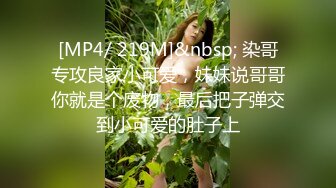 【硬核流出吃瓜】某酒吧大厅刺激做爱 年轻人玩的就是花 俩男玩一女那么多人众目睽睽下性爱 女上位坐桩榨精