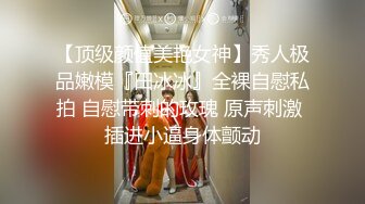 这就叫不作不死 半夜为寻求刺激 小情侣在宾馆走廊啪啪 还顺手把门关了 操着操着突然想起 晚了没带房卡 笑死我了