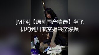 笑起来甜甜的邻家型小妹,JK制服青春活力,翘着屁股自己拍打