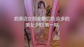 顶级粉嫩肥鲍美女白丝振动棒双管齐下，自慰出白浆炮友直接操，骑乘打桩嫩穴被撑爆，蜜桃美臀一下下抽插