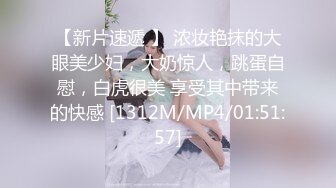 我的骚老婆嫌我一个JJ不够用