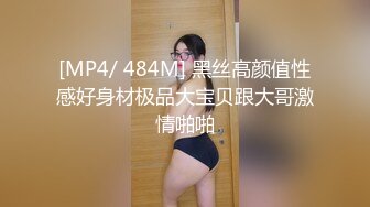 颜值还不错的小少妇全程露脸激情大秀，对着镜头道具不停抽插骚穴，搞的骚逼直流水浪叫呻吟不断，表情好骚啊