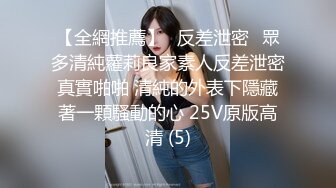 【网曝热门事件趣视频】化妆品专卖店的小三被打 衣服都扒奶子都露出来了太暴力 骑着凑 别说还挺漂亮