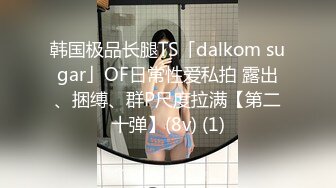 餐厅女厕偷拍背包的美女 一脸的不高兴是被男友甩了吗