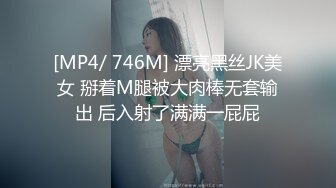 商场女厕偷拍白衣美女的小黑鲍