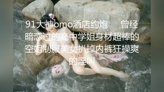 漂亮美女 牛仔裤开破洞 撅着屁屁被大鸡吧无套爆菊花 这么粉嫩的无毛鲍鱼都操腻了 内射