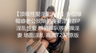 商场女厕近距离偷窥口罩美女的小黑鲍