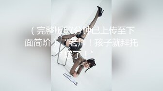 女神级性感气质大美女和2网友吃完夜宵K哥喝多了被带到酒店2人轮流啪啪,边操边用手机拍,干完还把她衣服穿好!