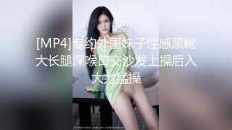 超高颜值女神带着闺蜜户外露出❤️明星颜值御姐『Dirty劳拉』天花板级尤物，玩的开放的开，大屌撑满润滑湿暖蜜穴 (6)