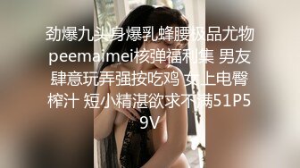 白衣少妇抱在怀里，丰腴肉感娇躯还有挺翘奶子真是爱不释手啊，美味享受鸡巴硬邦邦，狠狠耸动抽插呻吟好听