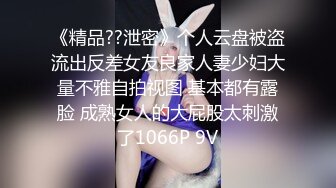 《极品CP魔手外购》火爆商场女厕固定4K镜头拍脸移动镜头拍私处，各路年轻美女美少妇方便，有美女也有极品B[ (6)