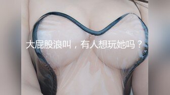 饥渴难耐的少妇在家里自慰