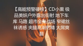 ❤️❤️带美女到餐厅厕所操逼，撩起裙子白丝美穴，踩在马桶上扒开内裤后入，忍不住呻吟娇喘