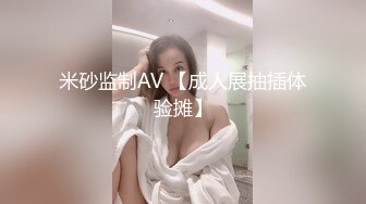 巨乳肉感面罩网红小骚货炮友激情啪啪，开档丝袜馒头肥穴，跪着深喉整根插入，69姿势舔逼拉着项圈后入猛操