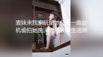 折扣商城跟拍兩個身材超贊的包臀短裙美女,清一色性感風騷花丁字褲