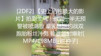 抚摸着极品嫩模在镜子前草到高潮