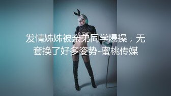 粉裙美艳少妇和家人逛公园 性感蕾丝透明内裤包裹肉臀前C微透黑森林弯腰撅臀裆部有湿痕很诱惑