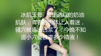 下药迷翻公司的美女同事带回酒店各种姿势玩