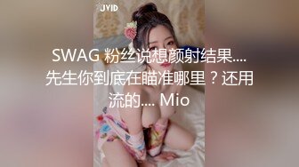 [MP4/ 175M] 超爽御姐，穿着丝袜，踩着高跟鞋，半膝蹲后入，肏得她爽爽叫