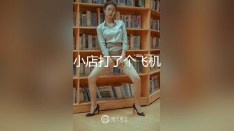 模特甜美妹子下海和炮友JJ大秀，性感吊带撩起衣服露奶，跪着深喉