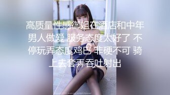 [MP4/ 1.17G]&nbsp;&nbsp; 黑丝高跟露脸女模特让大哥抱着掰开骚穴给狼友看真骚，交大鸡巴让大哥在床上各种抽插爆草