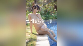 苹果手机真实偷拍美女护士尿尿B毛挺浓密的