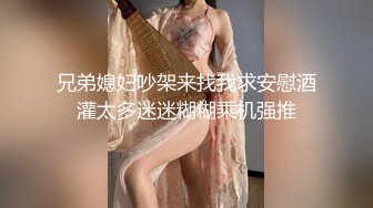 搞基大场面两个男人操一个小妖