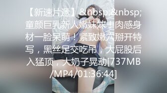 一阵风吹过白色连衣裙女大学生的裙子,发现她好像没穿内裤,跟拍了一条街,果然没穿内裤