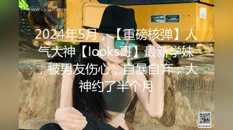 景区公厕全景偷拍十几位年轻美女的各种美鲍